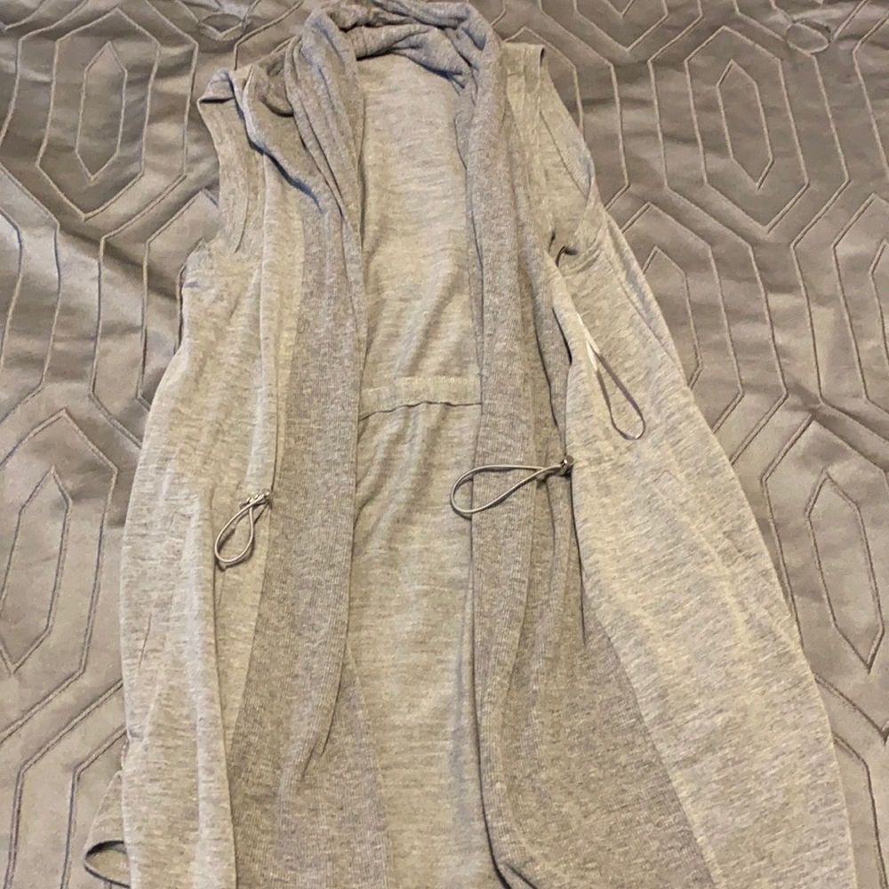 Short sleeve sweater